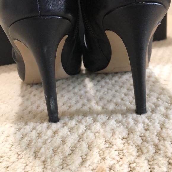 TAHARI black ankle boots, pointy toe. Size 7.5M. Box included - Picture 7 of 12
